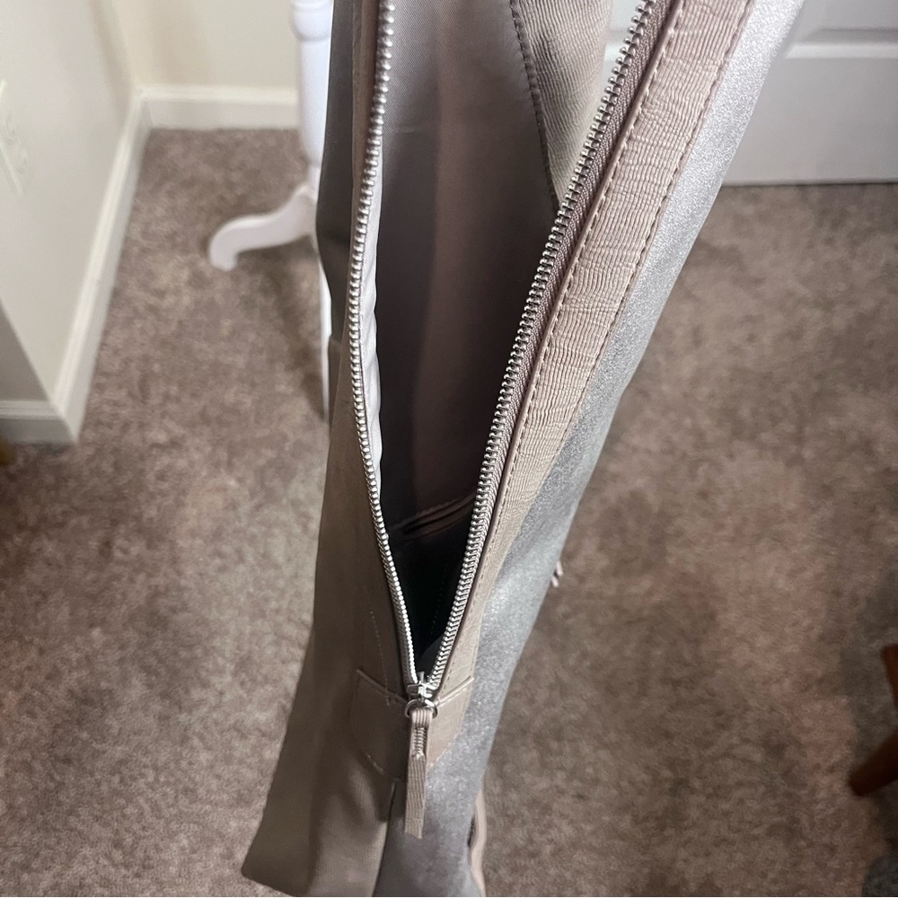 Stella & Dot Women’s Two-Tone Tan Hobo Bag - Picture 4 of 9